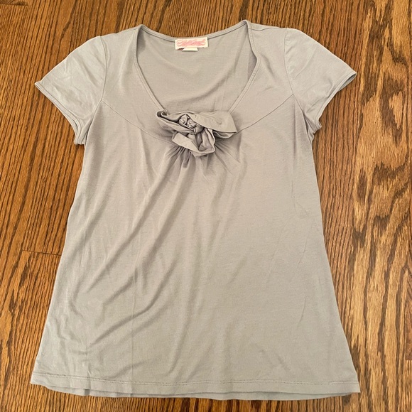 Light Grey Flower Top - Bella James from Anthropologie - Picture 2 of 6